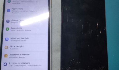 Changement d'écran d'un Samsung A13 à Vélines